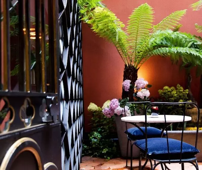 Fotos del hotel Hôtel Bourg Tibourg:  2