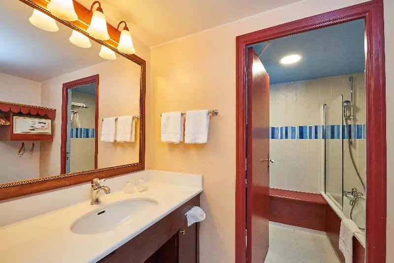 Fotos del hotel Disney S Newport Bay Club®:  16