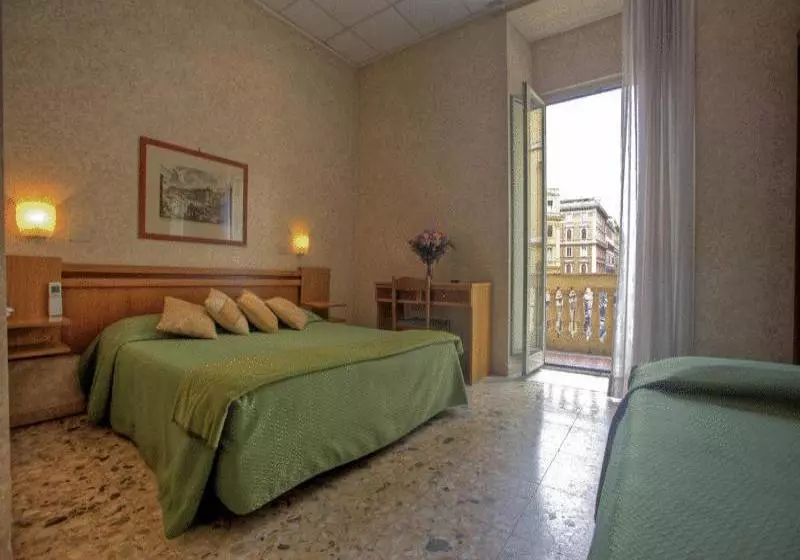 Fotos del hotel Embassy:  12