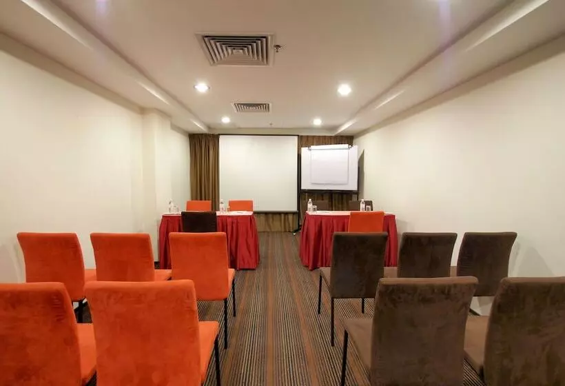 Fotos del hotel Crystal Crown Hotel Jb:  6