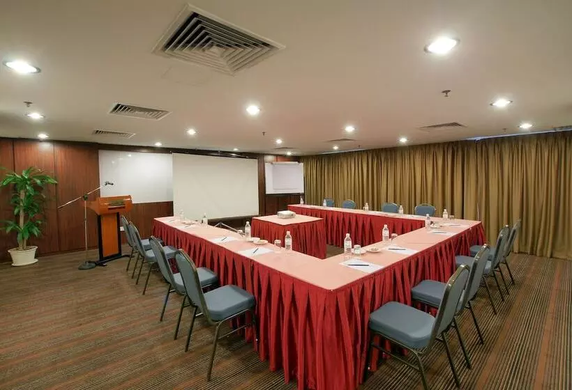 Fotos del hotel Crystal Crown Hotel Jb:  16