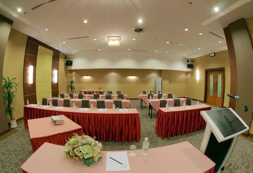 Fotos del hotel Crystal Crown Hotel Jb:  12