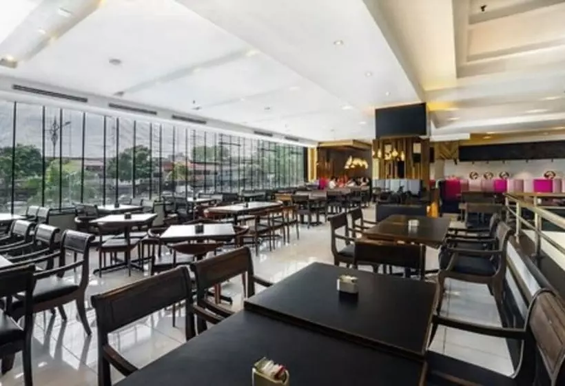 Fotos del hotel Crystal Crown Hotel Jb:  4