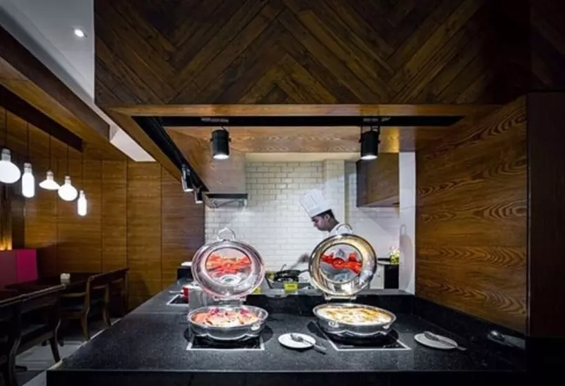 Fotos del hotel Crystal Crown Hotel Jb:  7