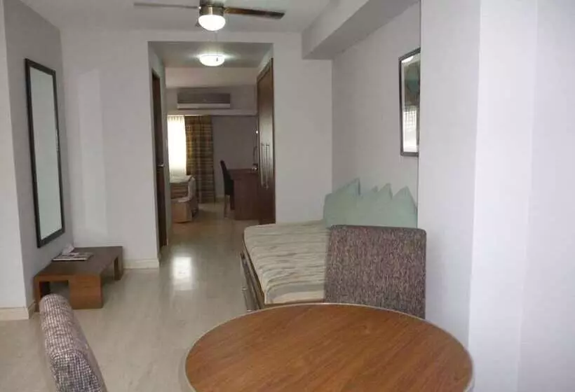 Fotos del hotel Tower House Suites:  12