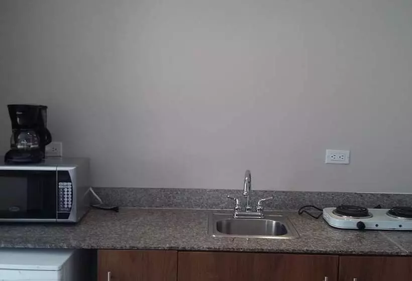 Fotos del hotel Tower House Suites:  5