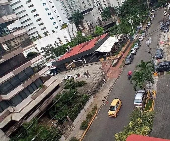 Fotos del hotel Tower House Suites:  11