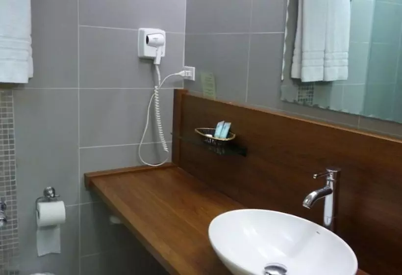 Fotos del hotel Tower House Suites:  6