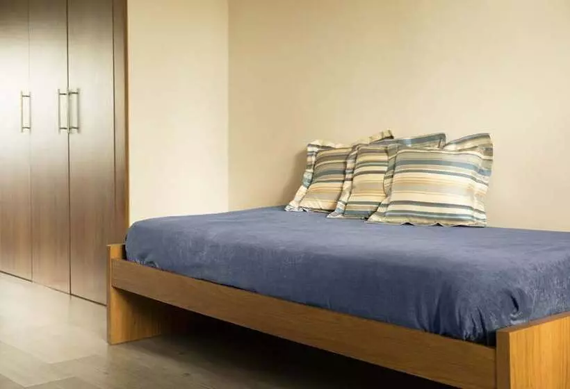 Fotos del hotel Tower House Suites:  8