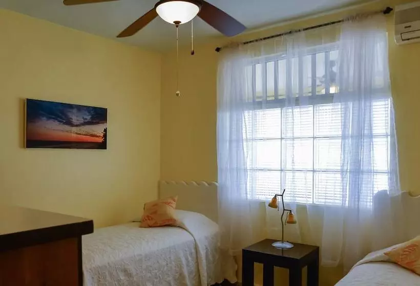 Fotos del hotel Lemontree Oceanfront Cottages:  6