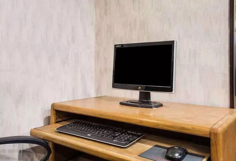 Fotos del hotel Days Inn By Wyndham Seattle Aurora:  2