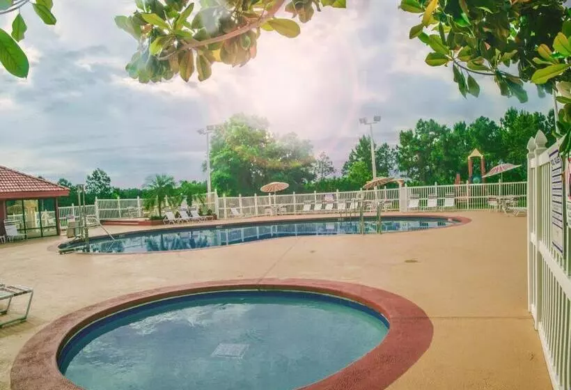 Fotos del hotel Parc Corniche Condominium Suites:  2