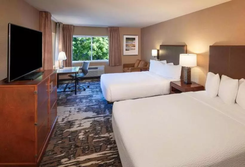 Silver Cloud   Seattle University Of Washington District