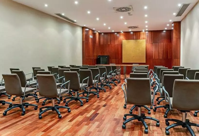 Fotos del hotel B&B Hotel Zaragoza Los Enlaces Estación:  9