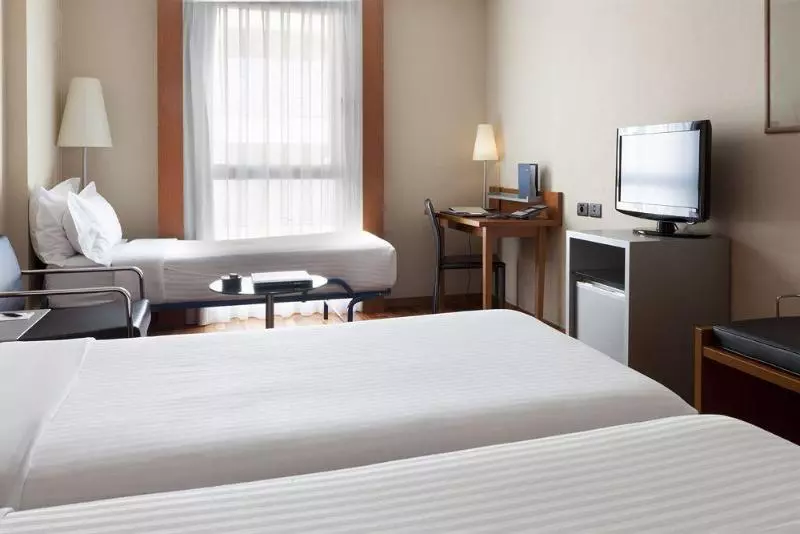 Fotos del hotel B&B Hotel Zaragoza Los Enlaces Estación:  19