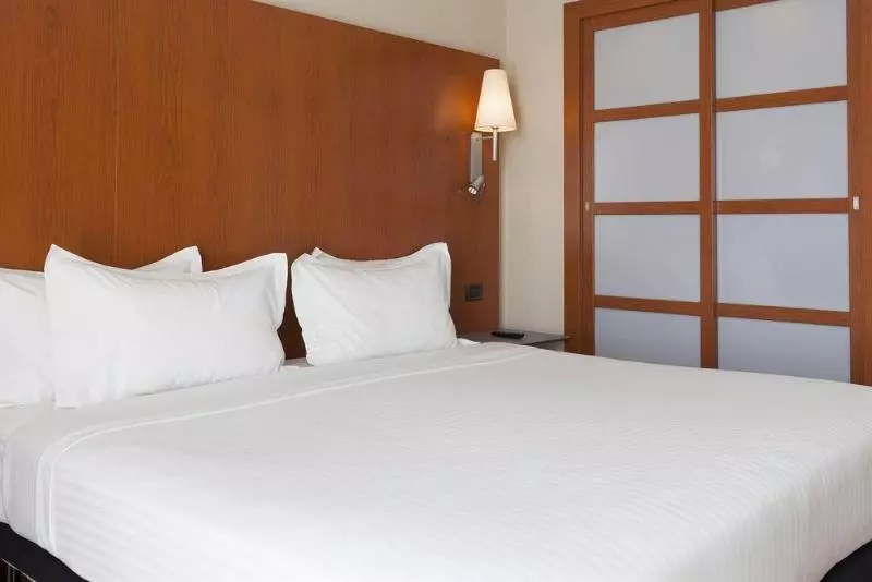 Fotos del hotel B&B Hotel Zaragoza Los Enlaces Estación:  16