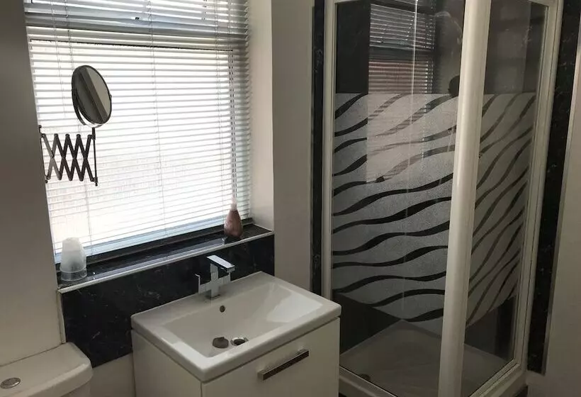 Fotos del hotel Hollies Guest House:  11