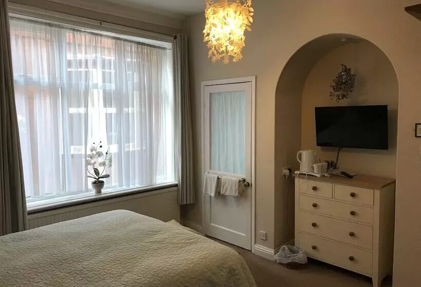 Fotos del hotel Hollies Guest House:  16