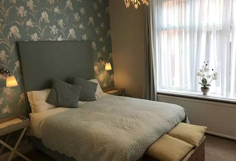 Fotos del hotel Hollies Guest House:  8