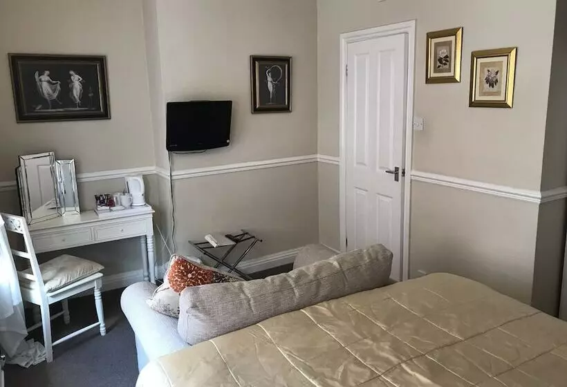 Fotos del hotel Hollies Guest House:  10