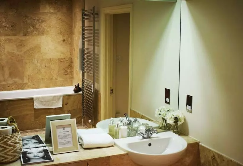 Fotos del hotel The Windsor Town House:  8