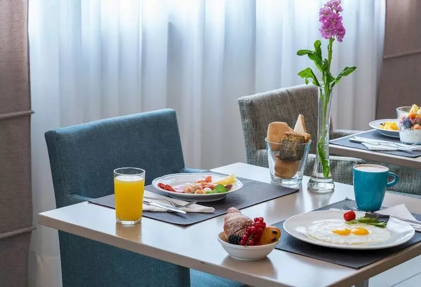 Fotos del hotel Leonardo Hotel Milan City Center:  2