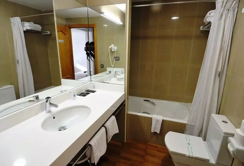 Fotos del hotel Petit Lacreu:  7