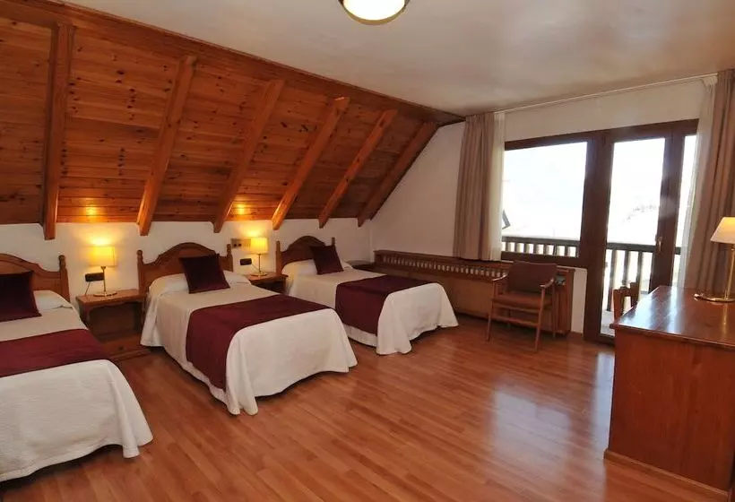 Fotos del hotel Petit Lacreu:  10