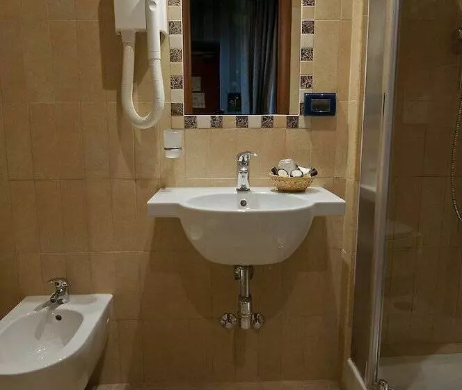 Fotos del hotel Lirico:  5