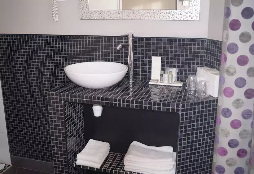 Fotos del hotel Hôtel L'univers:  11