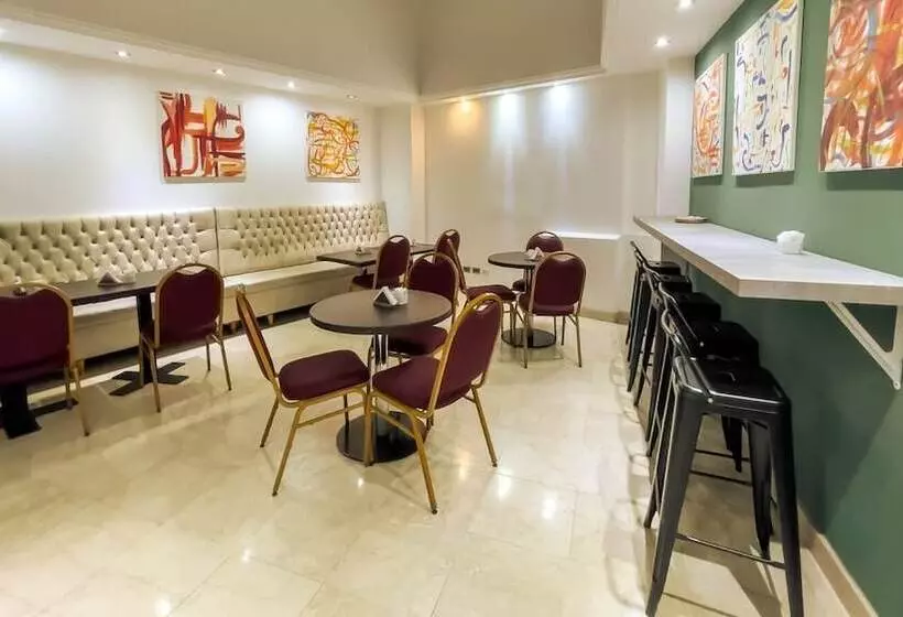 Fotos del hotel Reconquista Plaza:  4