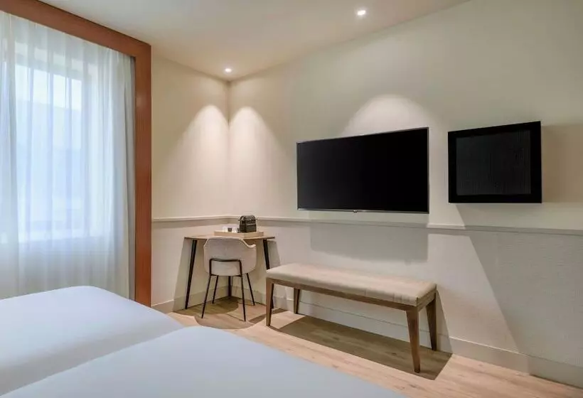 Fotos del hotel Ac  Los Vascos By Marriott:  12