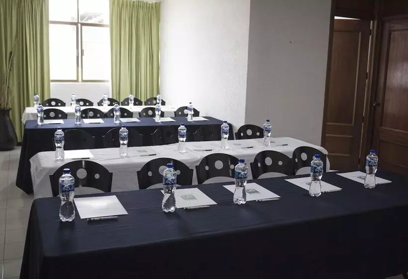 Fotos del hotel Estanza Hotel & Suites:  6