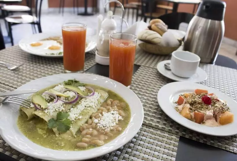 Fotos del hotel Estanza Hotel & Suites:  4