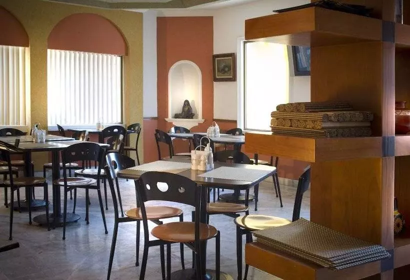 Fotos del hotel Estanza Hotel & Suites:  9