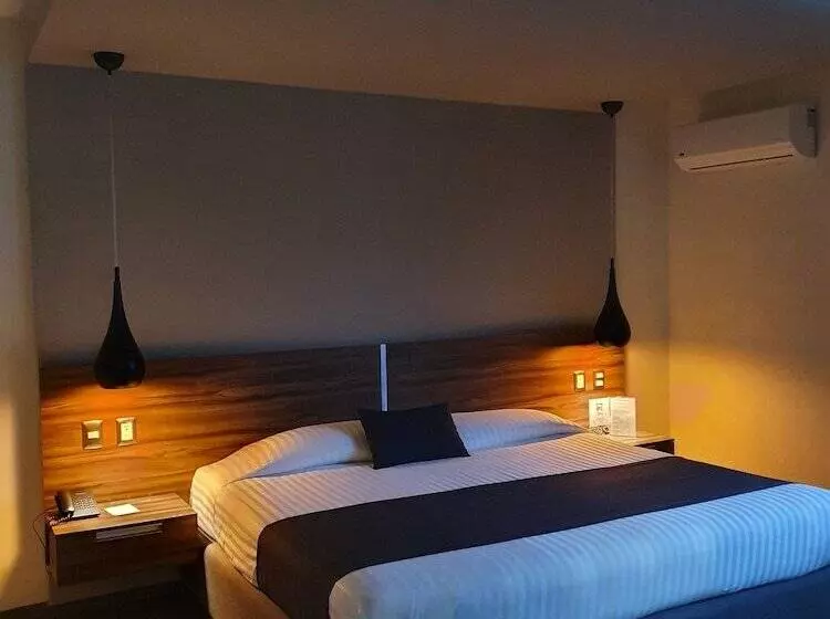 Fotos del hotel Estanza Hotel & Suites:  2