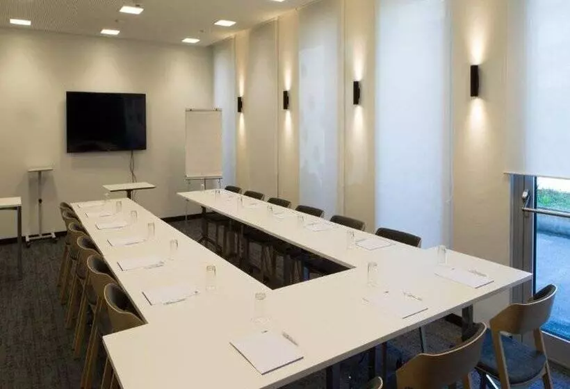 Fotos del hotel Holiday Inn Express Geneva Airport, An Ihg:  12