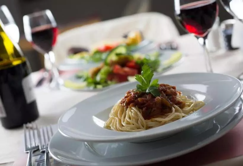 Fotos del hotel Delphi Art:  14