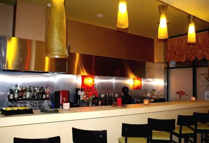 Fotos del hotel Delphi Art:  8