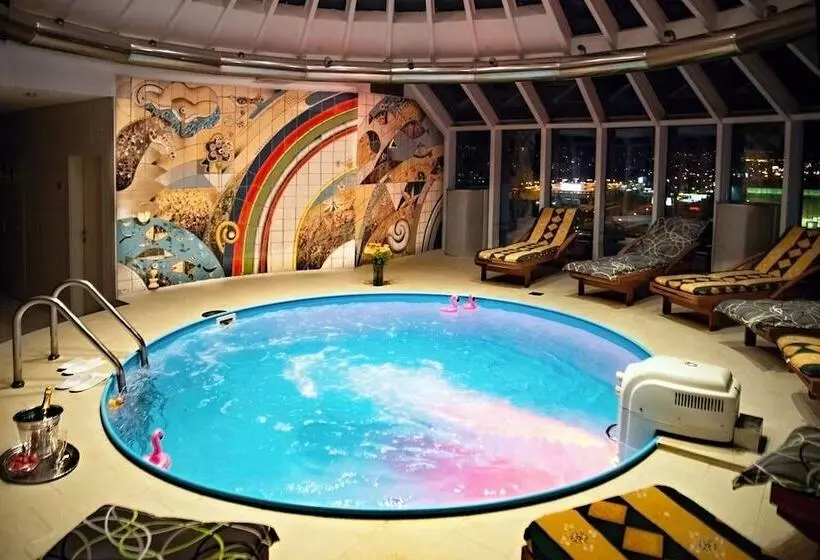 Fotos del hotel Cosmopolitan Bobycentrum:  3