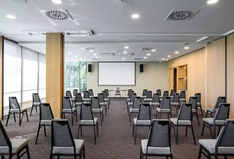 Fotos del hotel Four Points By Sheraton Ljubljana Mons:  13