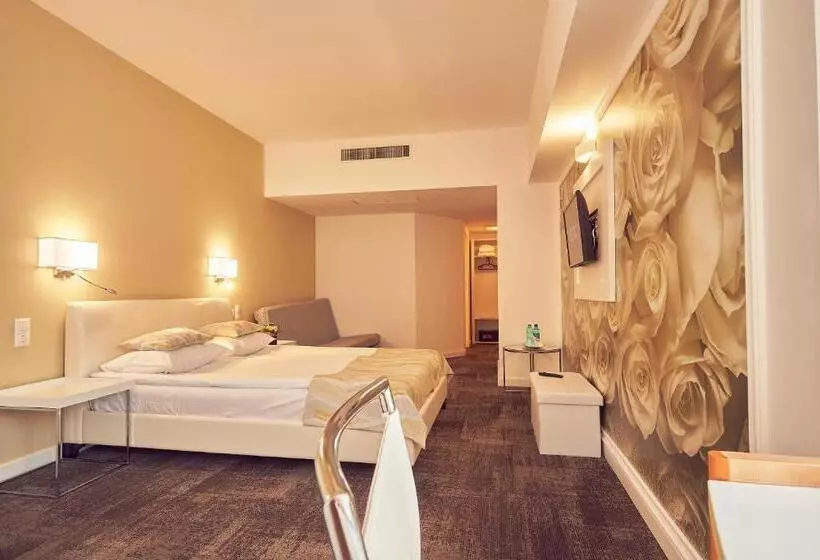 Fotos del hotel Ibis Constanta:  18