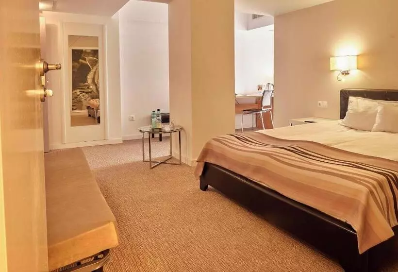 Fotos del hotel Ibis Constanta:  17