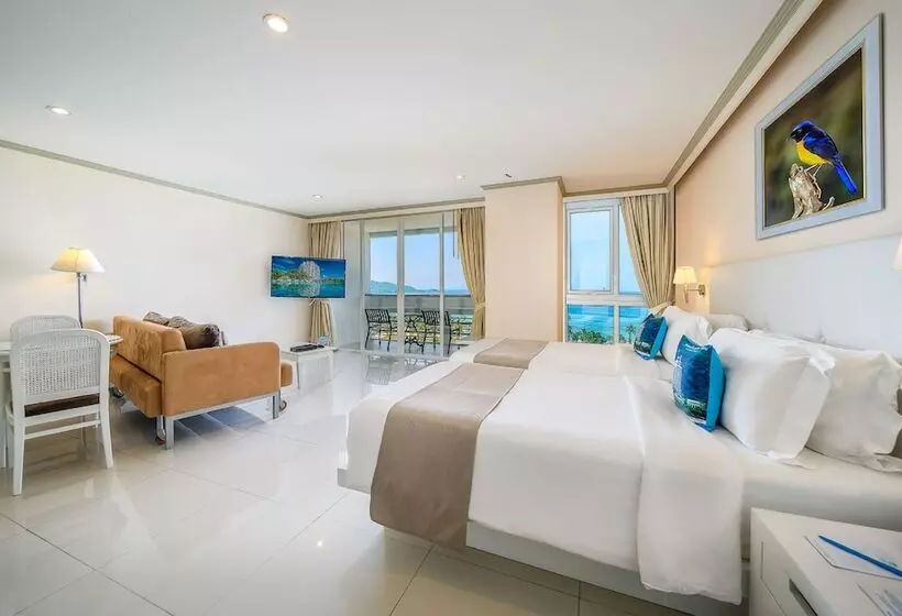 Fotos del hotel Andaman Beach Suites:  2