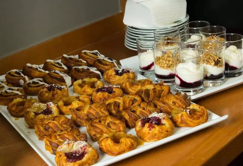 Holiday Inn London West, An Ihg