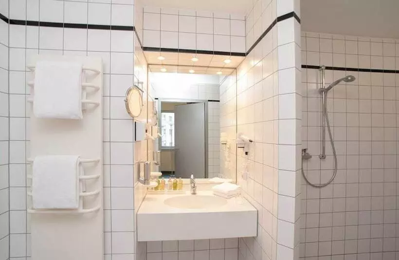 Fotos del hotel Victor S Residenz Berlin Tegel:  8