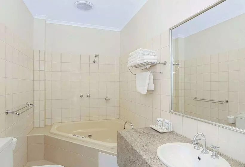 Fotos del hotel Quality Inn & Suites The Menzies:  4