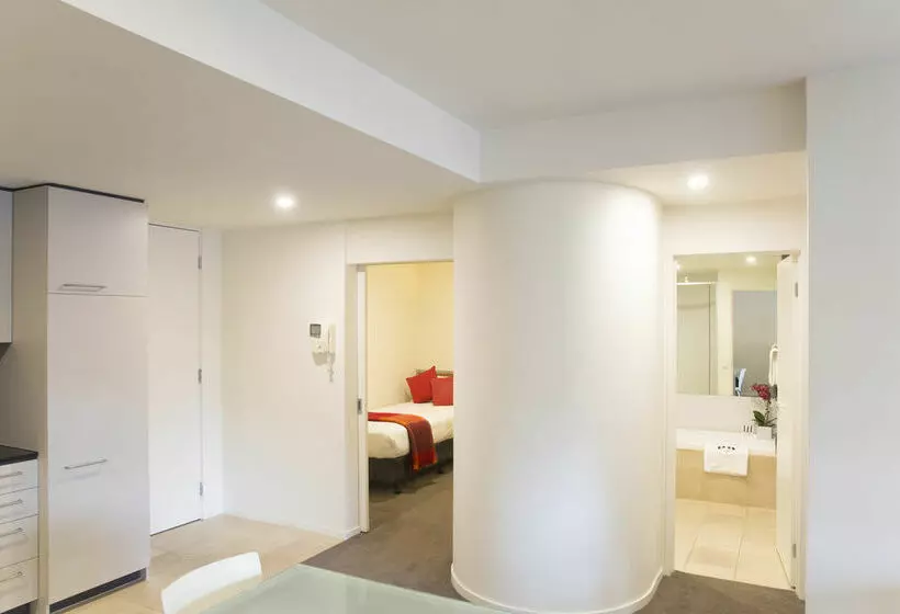 Ultiqa Little Collins