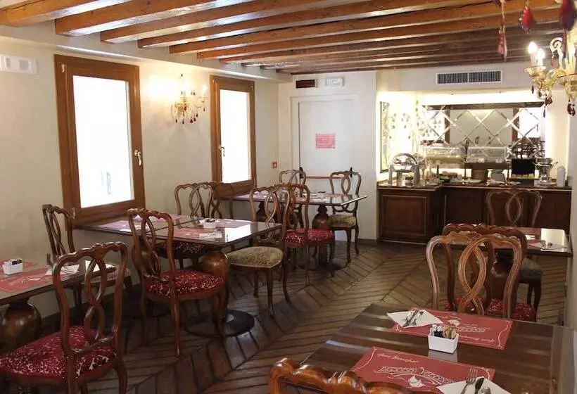 Fotos del hotel Casanova:  7