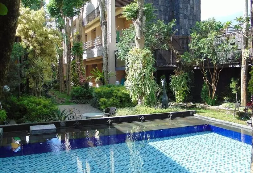 Savita Garden Inn
